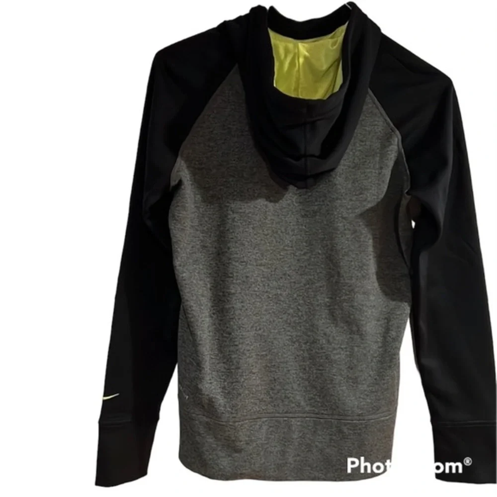 Nike - Therma-Fit Hoodie -‎ Size M